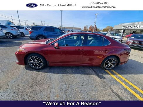 Used 2022 Toyota Camry XLE image 2