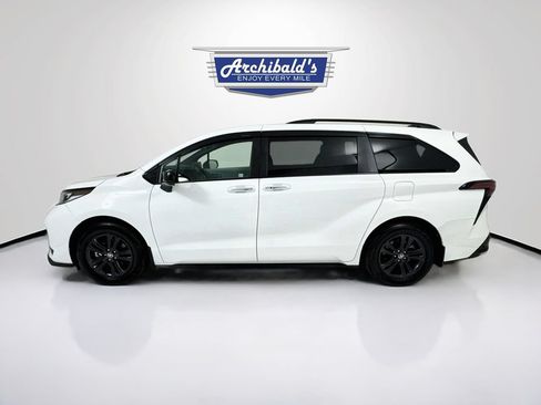 Used 2025 Toyota Sienna XSE AWD/4WD image 5