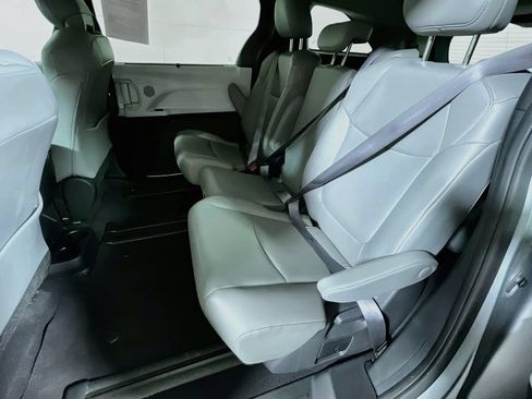 Certified 2025 Toyota Sienna XLE FWD image 22