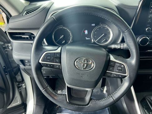 Used 2022 Toyota Highlander XLE image 15