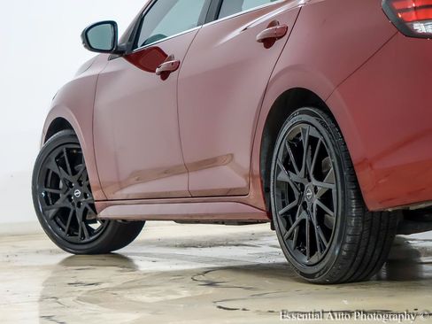 Used 2025 Nissan Sentra SR FWD image 11