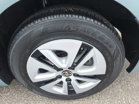 Used 2018 Toyota Prius Two w/ Prius Two Safety Plus Package image 6