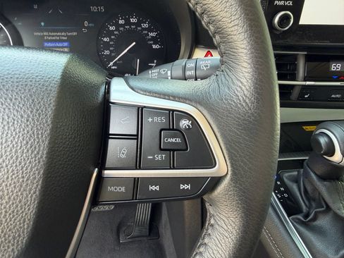 Used 2025 Toyota Sienna XLE FWD image 13