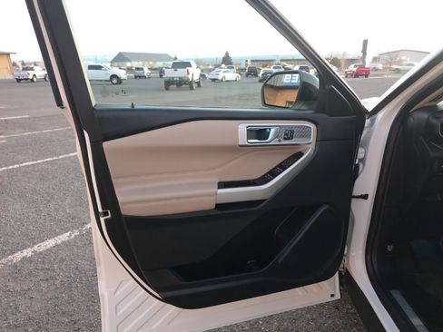 Used 2020 Ford Explorer Limited w/ Class III Trailer Tow Package image 14