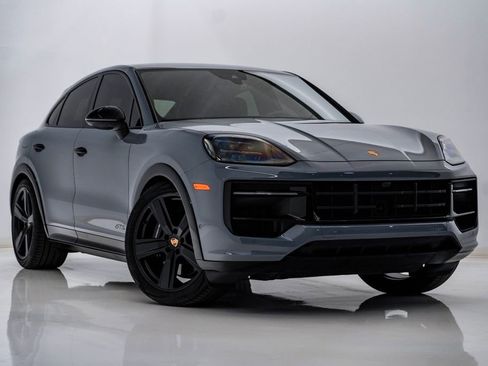 Certified 2025 Porsche Cayenne GTS AWD/4WD image 8
