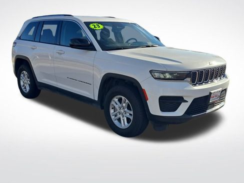 Used 2023 Jeep Grand Cherokee Laredo image 8