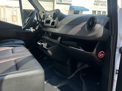 Used 2024 Mercedes-Benz eSprinter 170 Cargo image 26