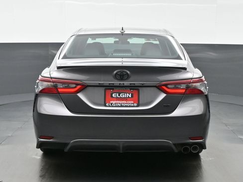 Used 2022 Toyota Camry SE FWD image 5