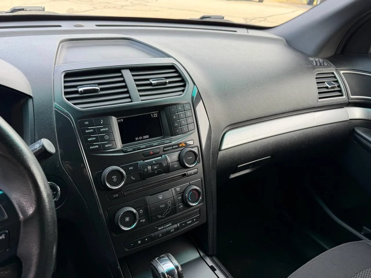 Used 2017 Ford Explorer XLT AWD/4WD image 16