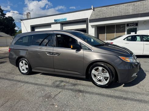 Used 2013 Honda Odyssey Touring Elite image 4