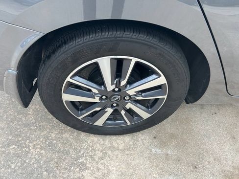 Used 2024 Nissan Versa SV w/ Trunk Package FWD image 28