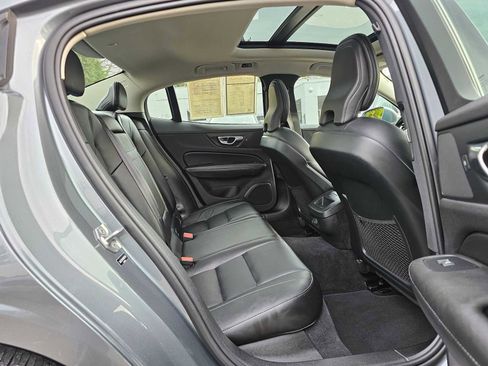 Certified 2021 Volvo S60 T6 Momentum w/ Premium Package image 12