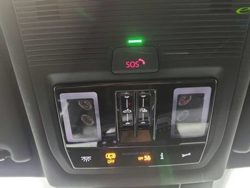 Used 2025 Volkswagen Tiguan SE R-Line AWD/4WD image 69