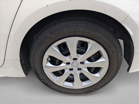 Used 2021 Toyota Corolla LE image 16