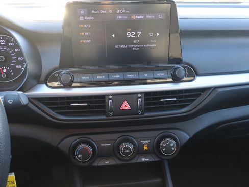 Used 2023 Kia Forte LXS image 18