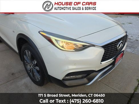 Used 2017 INFINITI QX30 Premium w/ Navigation Package AWD/4WD image 11