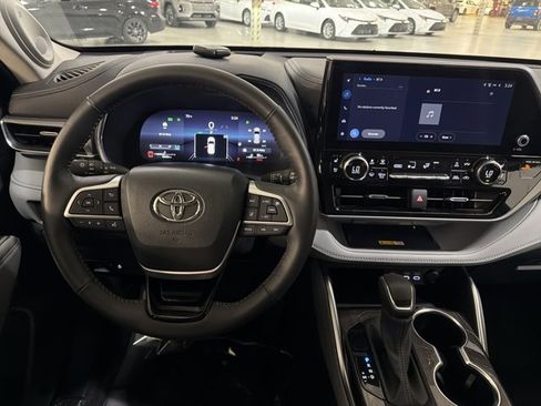Used 2024 Toyota Highlander Platinum AWD/4WD image 28