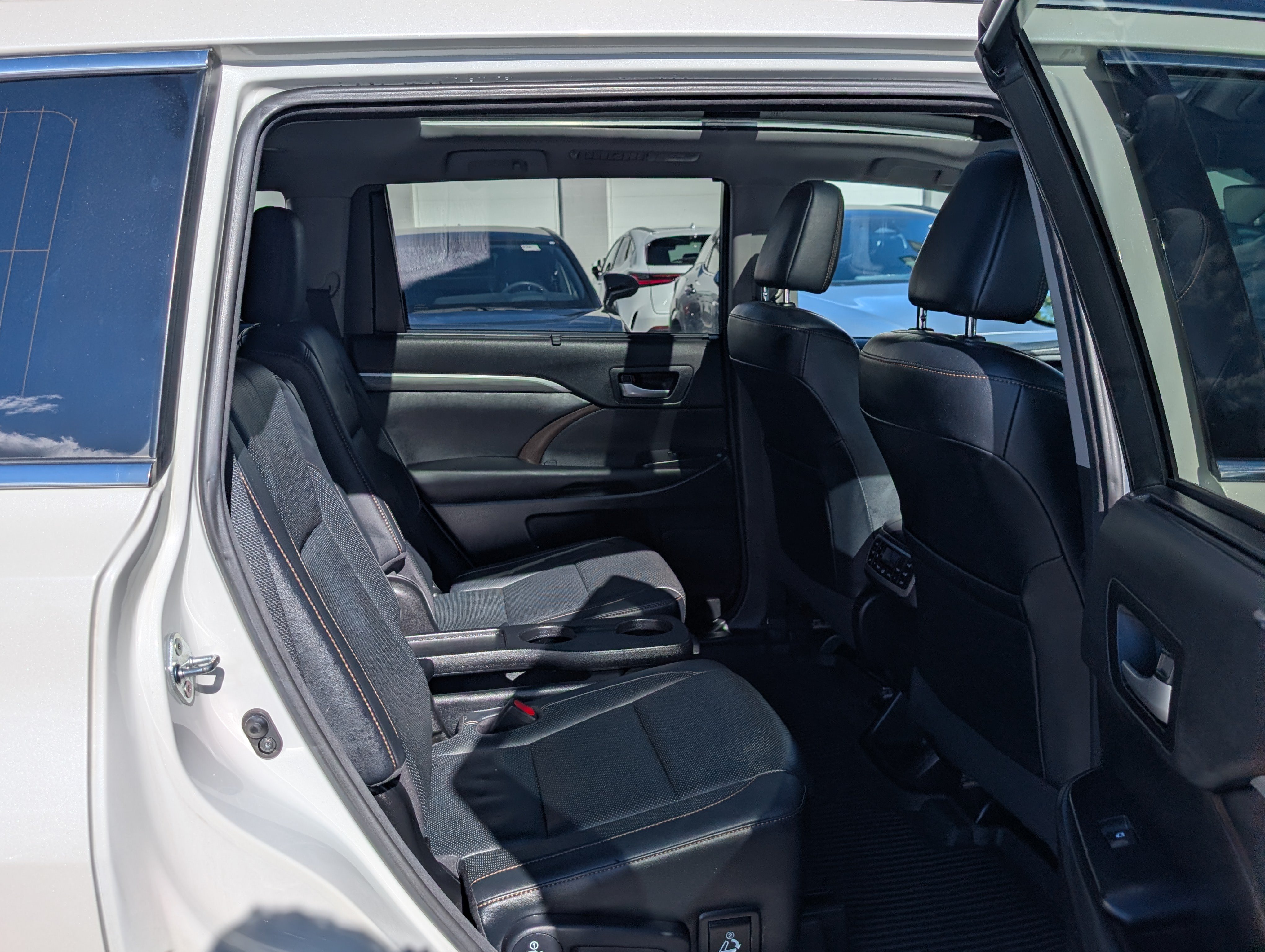 Used 2017 Toyota Highlander Limited Platinum w/ Carpet Mat Package AWD/4WD image 12