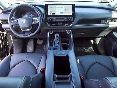 Certified 2025 Toyota Grand Highlander AWD image 14