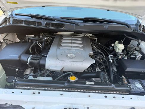 Used 2010 Toyota Sequoia SR5 RWD image 38