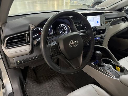 Used 2023 Toyota Camry SE w/ Cold Weather Package image 9