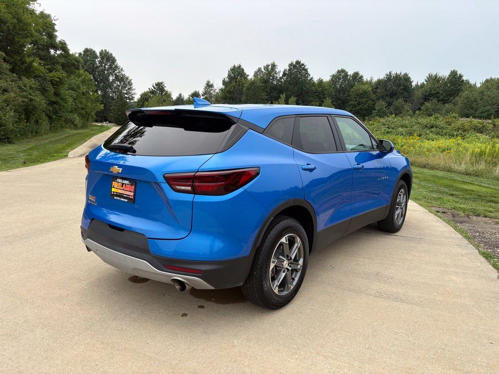Used 2025 Chevrolet Blazer LT FWD image 9