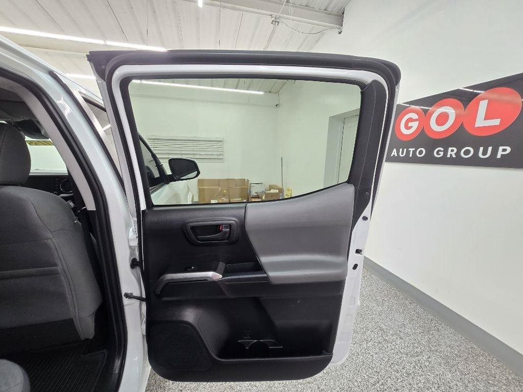 Used 2021 Toyota Tacoma SR5 AWD/4WD image 27