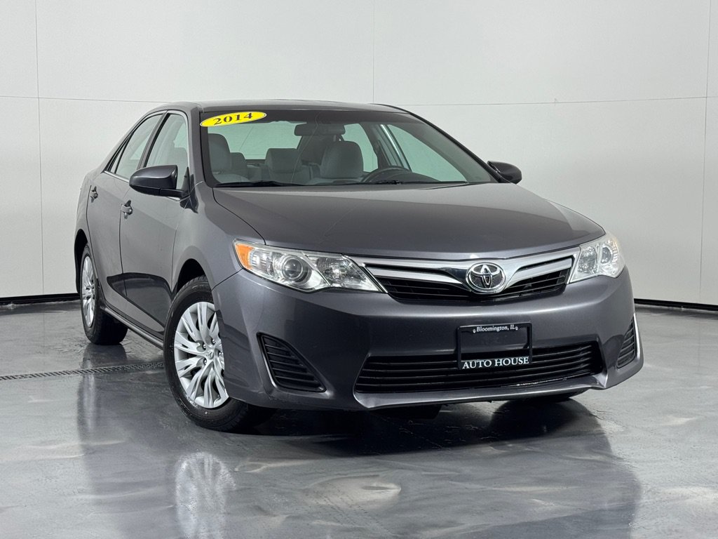 Used 2014 Toyota Camry LE FWD image 2