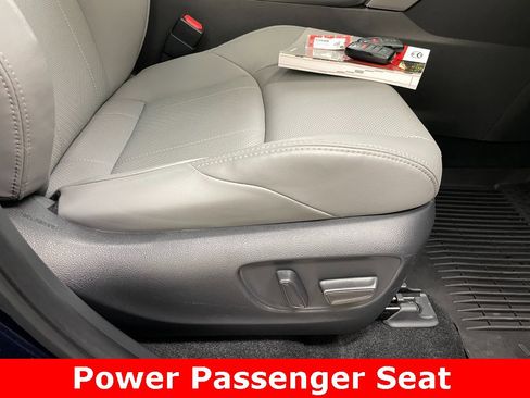 Used 2024 Toyota Venza Limited image 14