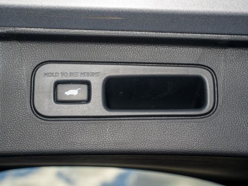 Used 2023 Honda Pilot EX-L image 11