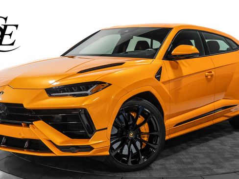 Used 2023 Lamborghini Urus S image 1