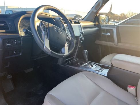Used 2022 Toyota 4Runner SR5 Premium image 9