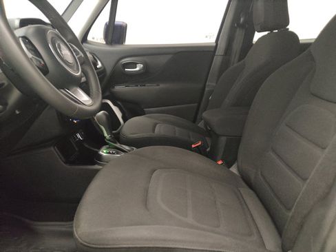 Used 2020 Jeep Renegade Latitude FWD image 17