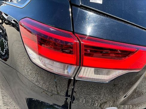 Used 2017 Toyota Highlander XLE AWD/4WD image 28
