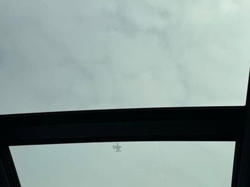 Certified 2022 Ford F150 Lariat w/ Equipment Group 502A High image 26