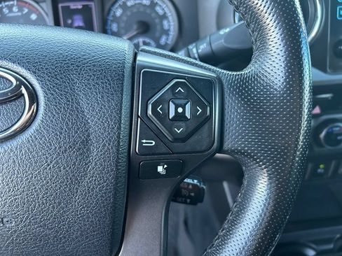 Used 2016 Toyota Tacoma TRD Off-Road w/ Premium & Technology Package AWD/4WD image 13