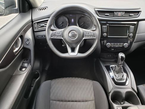 Used 2018 Nissan Rogue SV AWD/4WD image 13