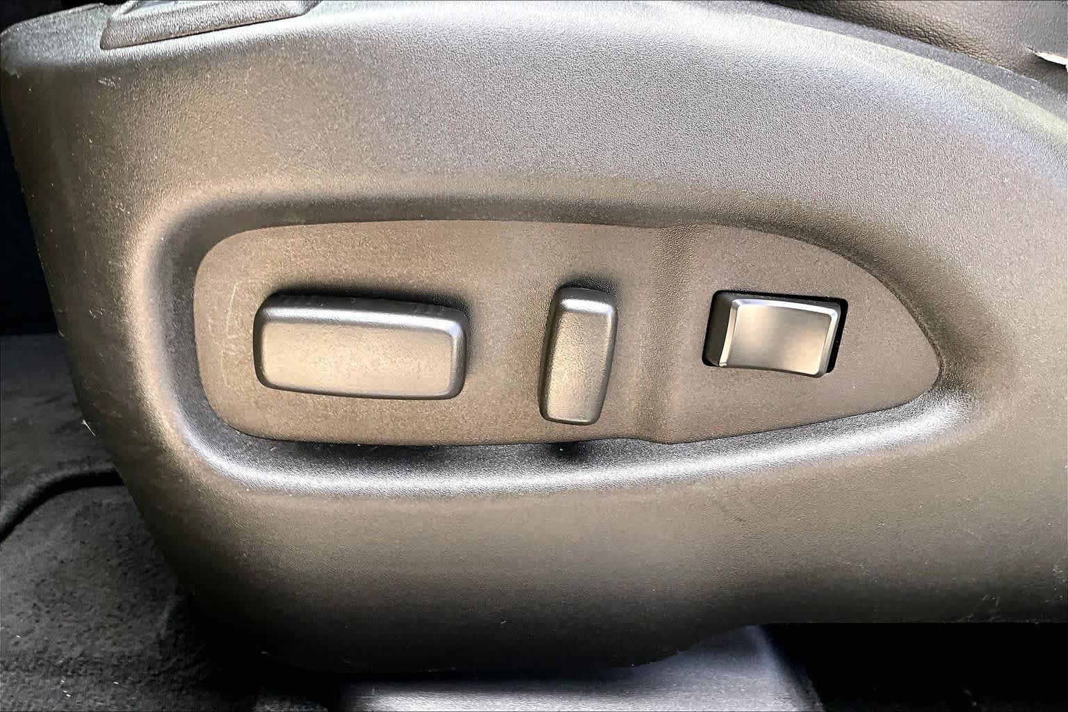 Used 2015 Cadillac SRX Luxury FWD image 29