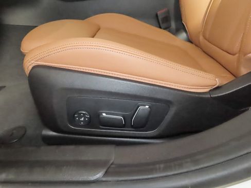 Used 2025 BMW 330i xDrive Sedan w/ Premium Package AWD/4WD image 14