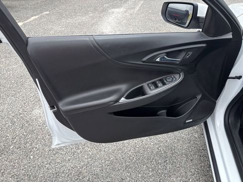 Used 2018 Chevrolet Malibu LT w/ Leather Package FWD image 10