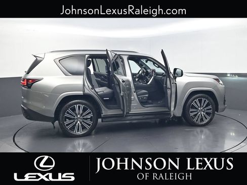 Used 2023 Lexus LX 600 4WD w/ Appearance Package image 33