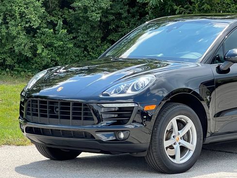 Certified 2017 Porsche Macan AWD/4WD image 11