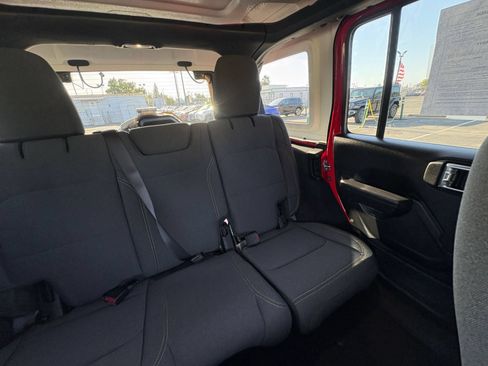 Used 2025 Jeep Wrangler Unlimited Sport AWD/4WD image 31