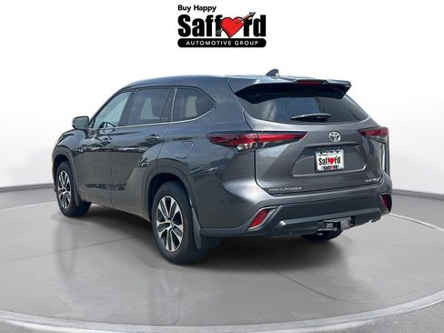 Used 2024 Toyota Highlander XLE AWD/4WD image 6