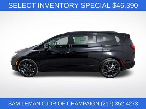 New 2026 Chrysler Pacifica Limited w/ S Appearance Package image 4