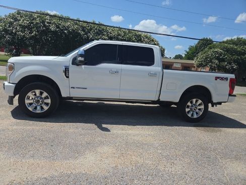 Used 2022 Ford F250 Platinum w/ FX4 Off-Road Package AWD/4WD image 4