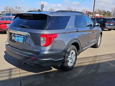 Used 2022 Ford Explorer XLT image 5