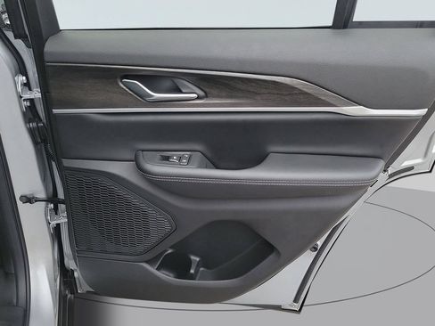 New 2026 Jeep Grand Cherokee Altitude AWD/4WD image 22