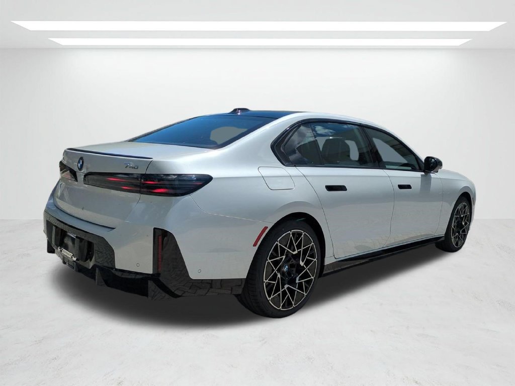 New 2027 BMW 740i RWD image 4