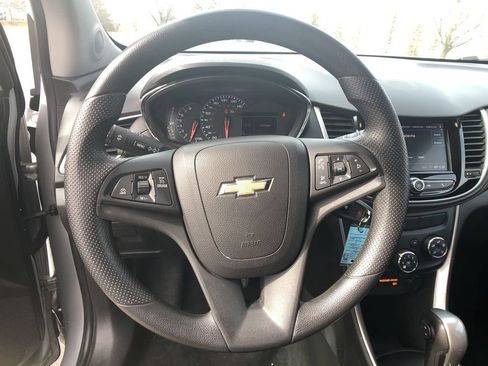 Used 2021 Chevrolet Trax LT FWD image 14